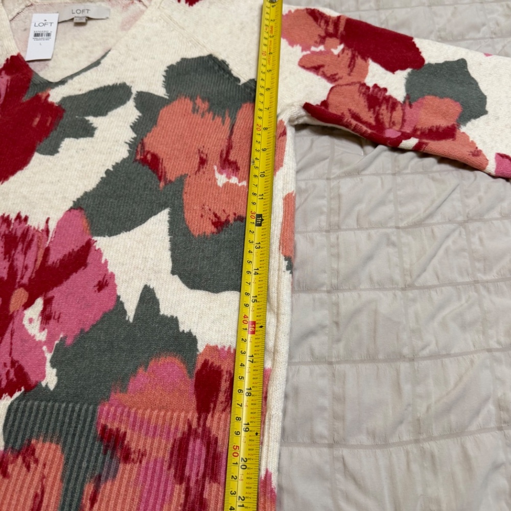 LOFT FLORAL V NECK SWEATER NWT SIZE L - Picture 4 of 5